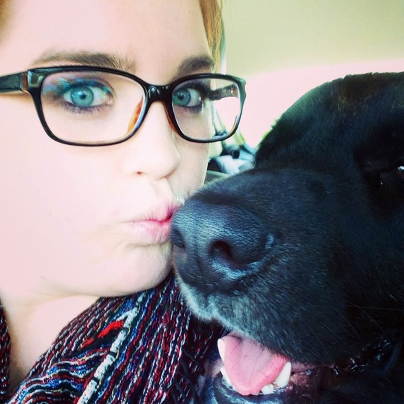 Meet your Posher, Lindsay! ❤️ - Picture 3 of 4